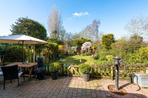 17 Wrekin Drive-garden1.jpg