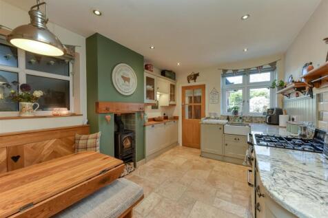 17 Wrekin Drive-kitchen1.jpg