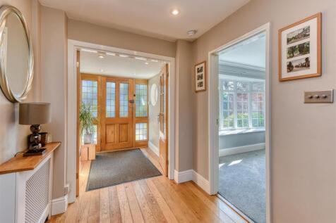 20 Suckling Green Lane-hall1.jpg