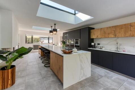 Old Mill House-kitchen2.jpg