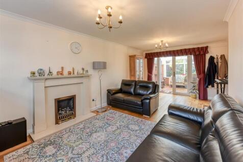 55 Woodcote Road-lounge1.jpg