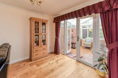 55 Woodcote Road-lounge3.jpg