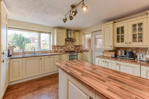 55 Woodcote Road-kitchen.jpg