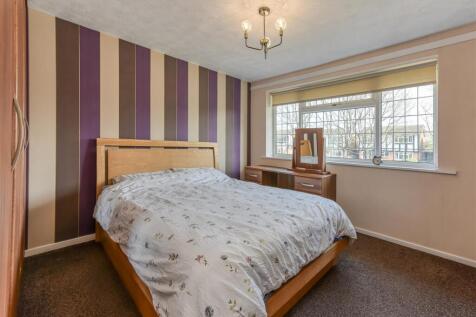 55 Woodcote Road-bed1.jpg