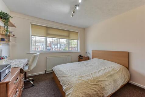 55 Woodcote Road-bed2.jpg