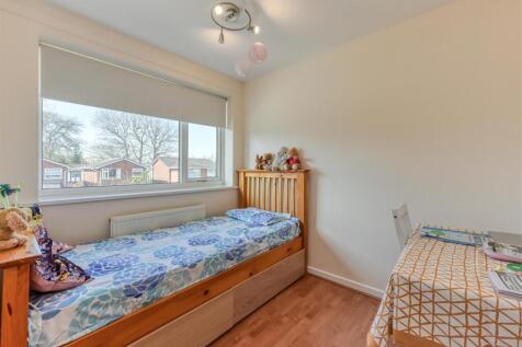 55 Woodcote Road-bed3.jpg
