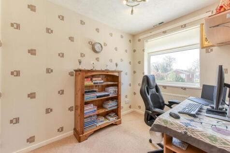 55 Woodcote Road-bed4.jpg