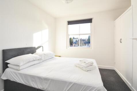 Flat 4, 226 Penn Road - Bedroom (2).jpg