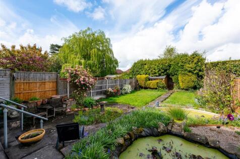 36 Oxbarn Avenue-garden1.jpg
