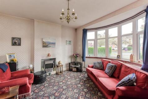 36 Oxbarn Avenue-lounge.jpg