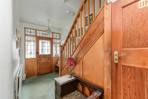 36 Oxbarn Avenue-hall.jpg