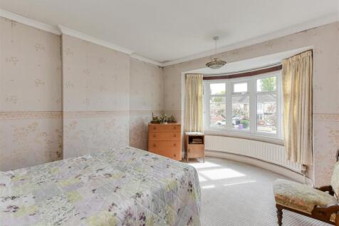 36 Oxbarn Avenue-bed1.jpg