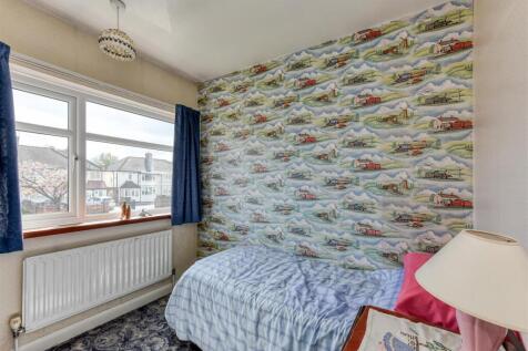 36 Oxbarn Avenue-bed3.jpg