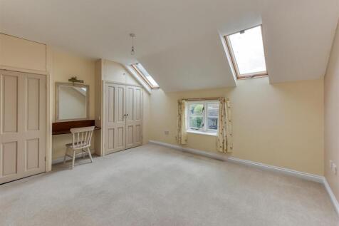 10 High Street-bed1a.jpg