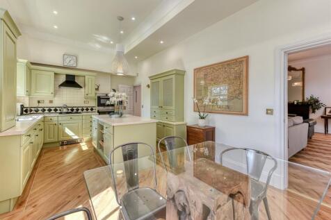 7 Ryton Hall-kitchen1.jpg