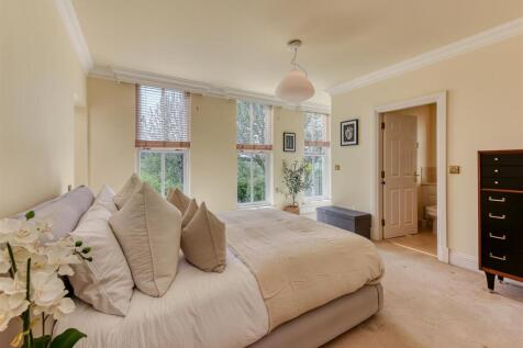 7 Ryton Hall-bed1a.jpg