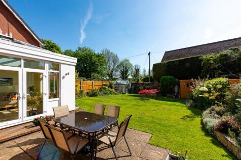2 Yew Tree Gardens-garden.jpg
