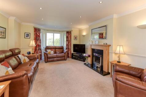2 Yew Tree Gardens-lounge1.jpg