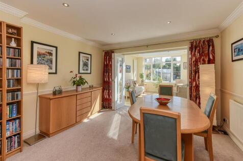 2 Yew Tree Gardens-dining.jpg