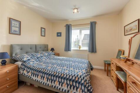 2 Yew Tree Gardens-bed3.jpg