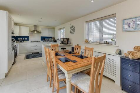 45 Sandy Lane-kitchen1.jpg