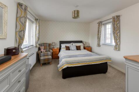 45 Sandy Lane-bed1.jpg