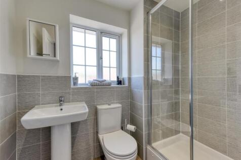 45 Sandy Lane-bed1 ensuite.jpg