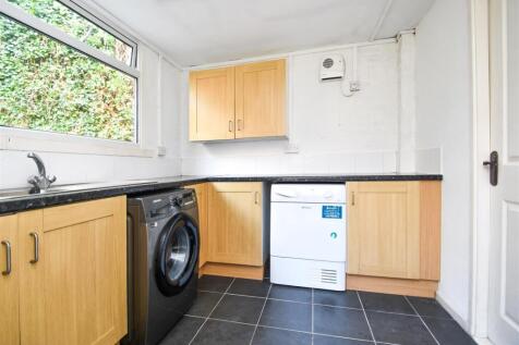 39 Alpine Way - Laundry.jpg