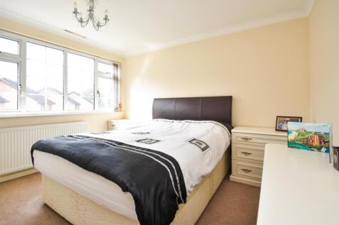 39 Alpine Way - Bedroom 1.jpg