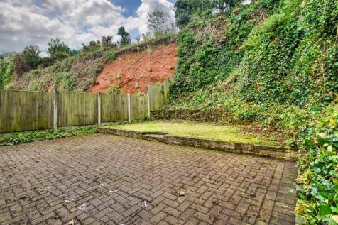 39 Alpine Way - Garden.jpg