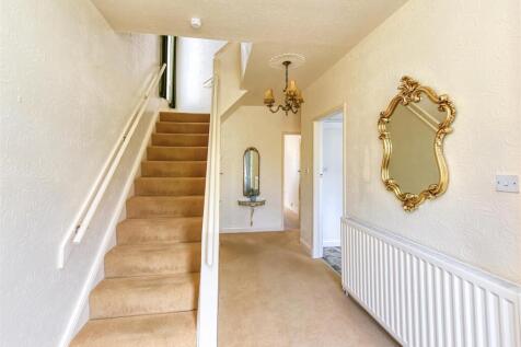 43 Woodthorne Road-hall2.jpg