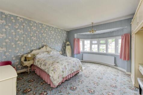 43 Woodthorne Road-bed1.jpg