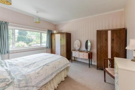 43 Woodthorne Road-bed2.jpg