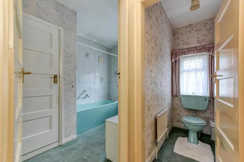 43 Woodthorne Road-bathroom1.jpg
