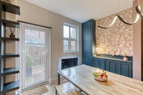 75 Wood Road-dining1.jpg