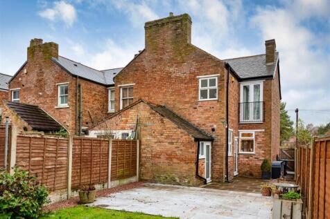 75 Wood Road-garden3.jpg