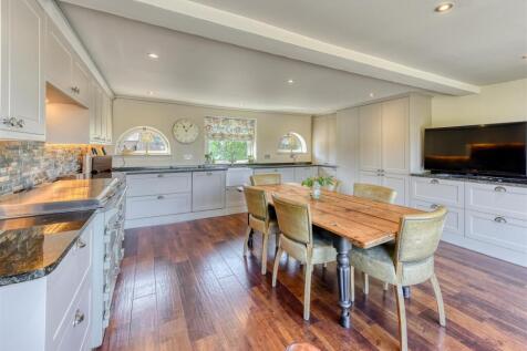Dingle Cottage-kitchen3.jpg