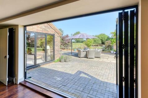 Dingle Cottage-kitchen5.jpg