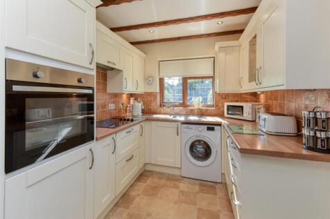 5 Old Farm Meadow-kitchen.jpg