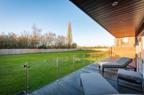 37 Deaconsfield-gdn2.jpg