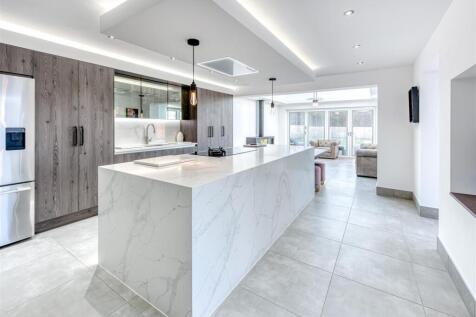 37 Deaconsfield-kitchen1.jpg