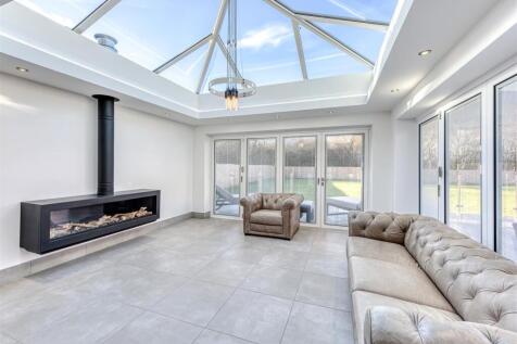 37 Deaconsfield-sitting area.jpg