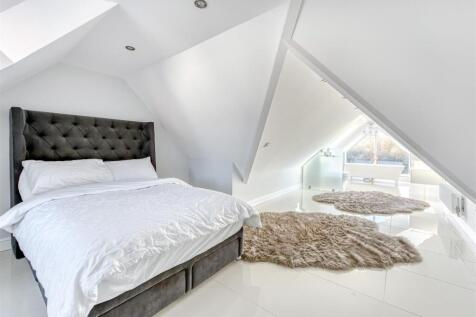 37 Deaconsfield-bed1.jpg