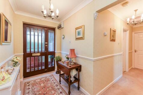 11a Wrekin Drive-hall.jpg