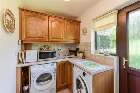 11a Wrekin Drive-laundry.jpg