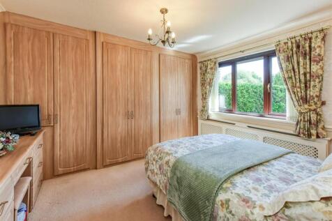 11a Wrekin Drive-bed1.jpg