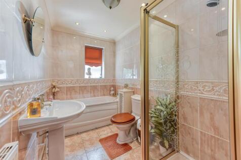 11a Wrekin Drive-bathroom.jpg