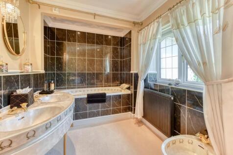 Fernfields-bathroom.jpg