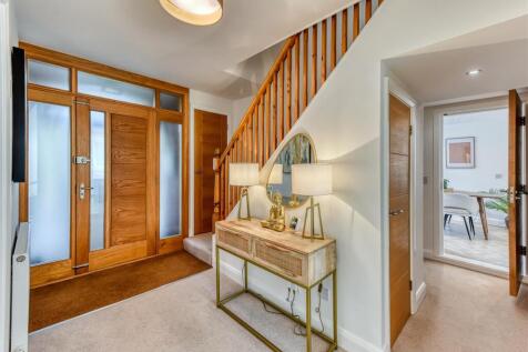 5 Foley Avenue-hall1.jpg