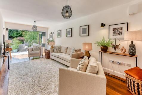 5 Foley Avenue-lounge1.jpg